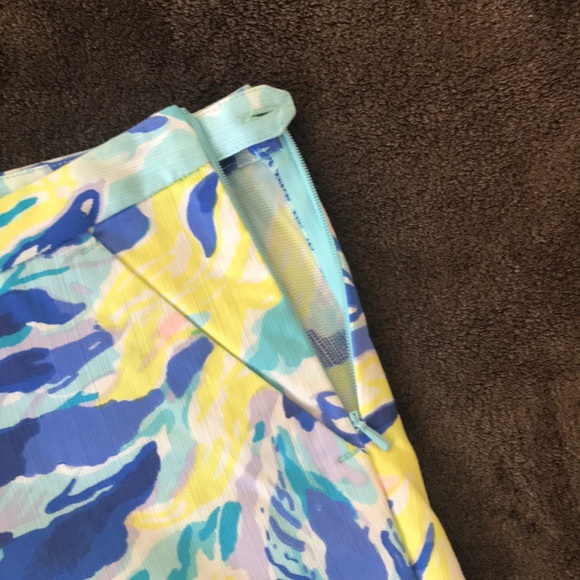 Lilly pulitzer Shorts - Picture 3 of 4